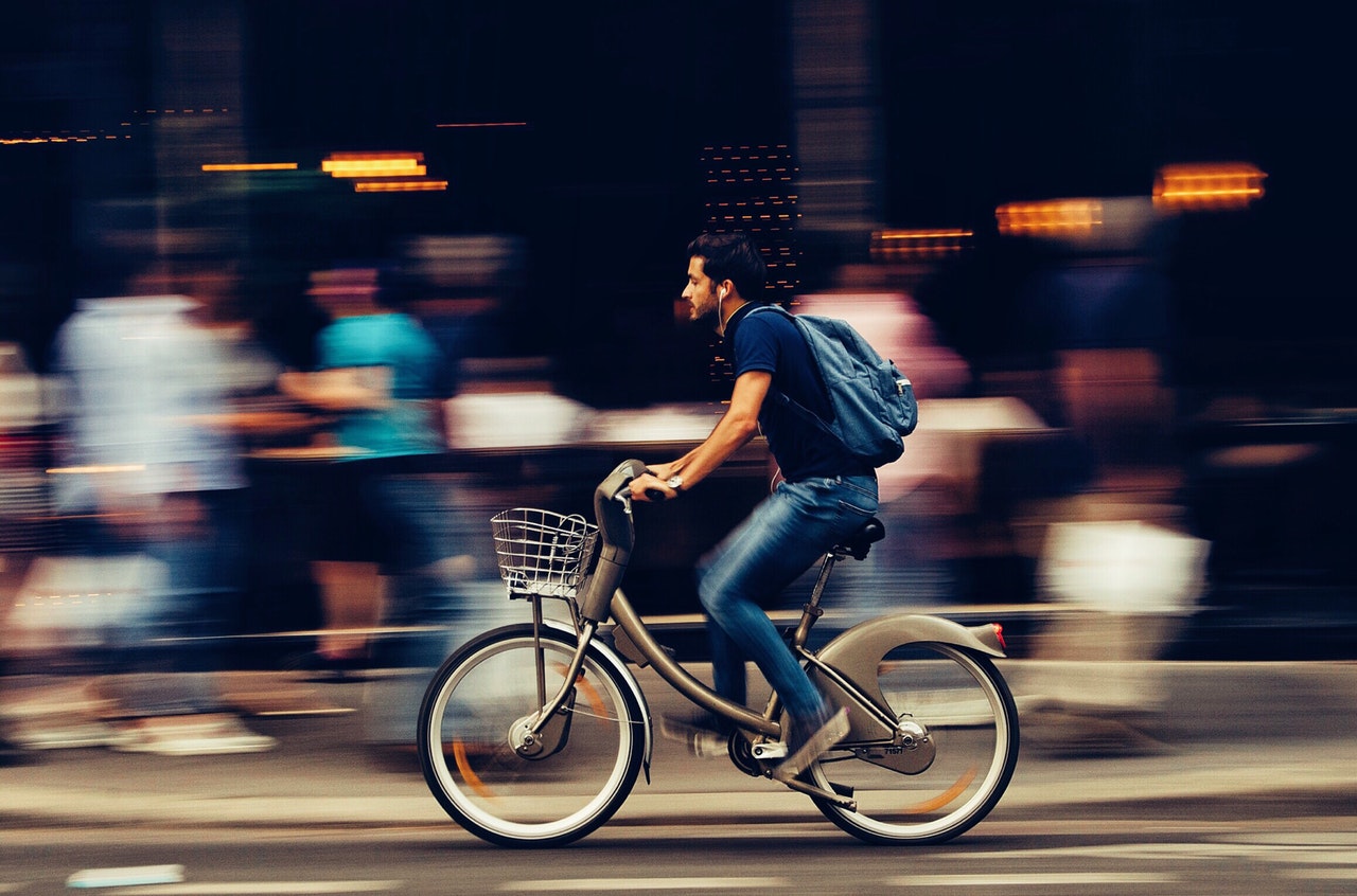 Vélotaf : définition, bienfaits et astuces pour aller en vélo au travail