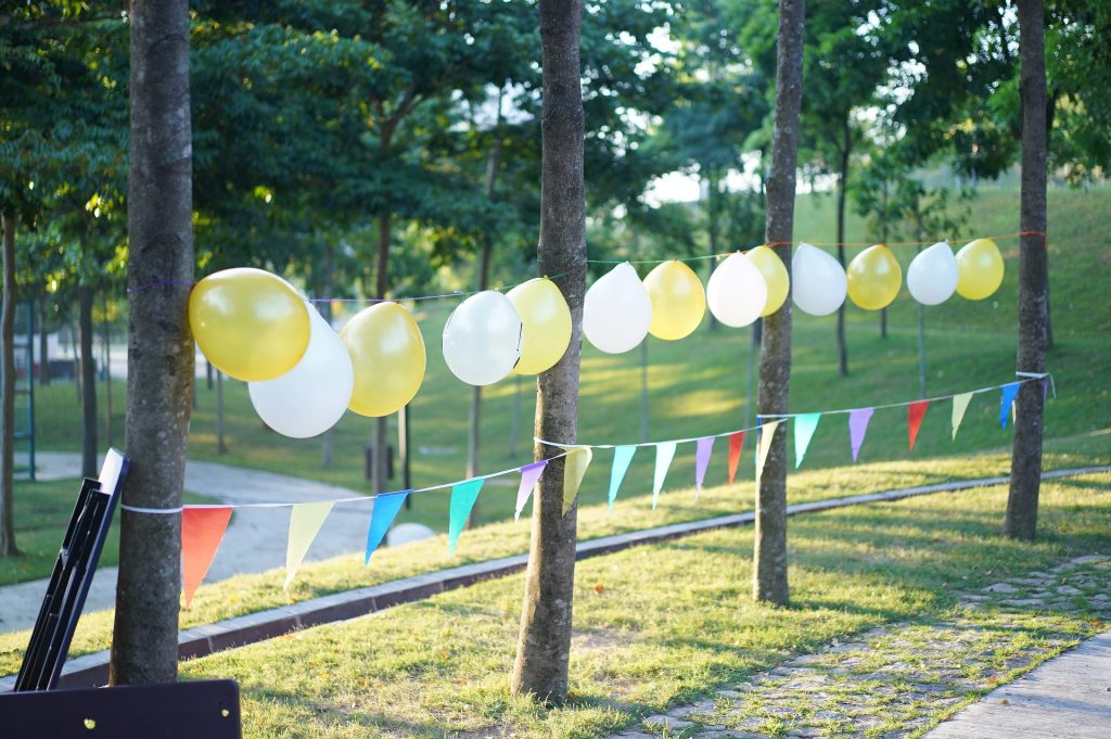 ballons de baudruche personnalisés dans un événement.