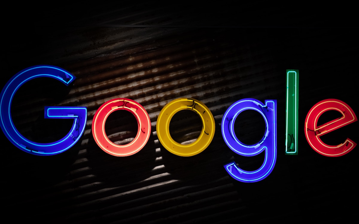 Google supprime les exigences de salaire minimum & d’avantages sociaux pour ses fournisseurs aux États-Unis