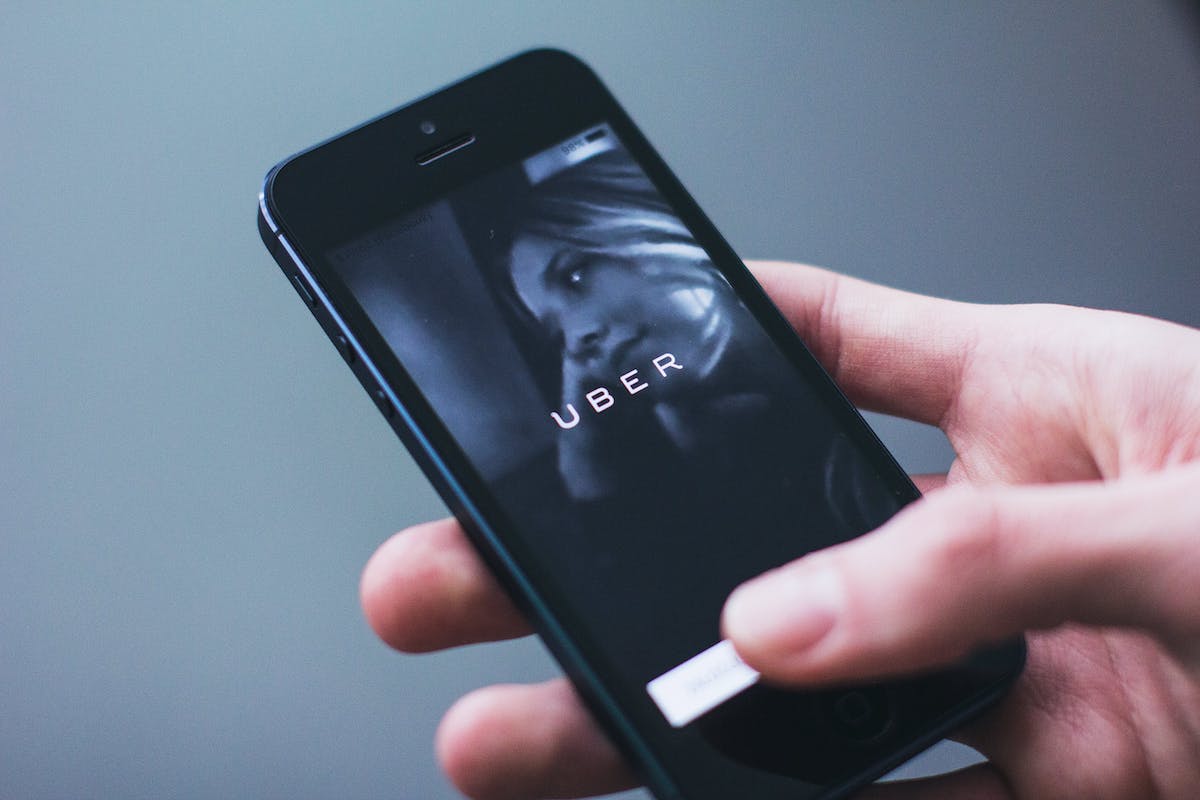 Uber remporte une victoire judiciaire face à 2 480 taxis français