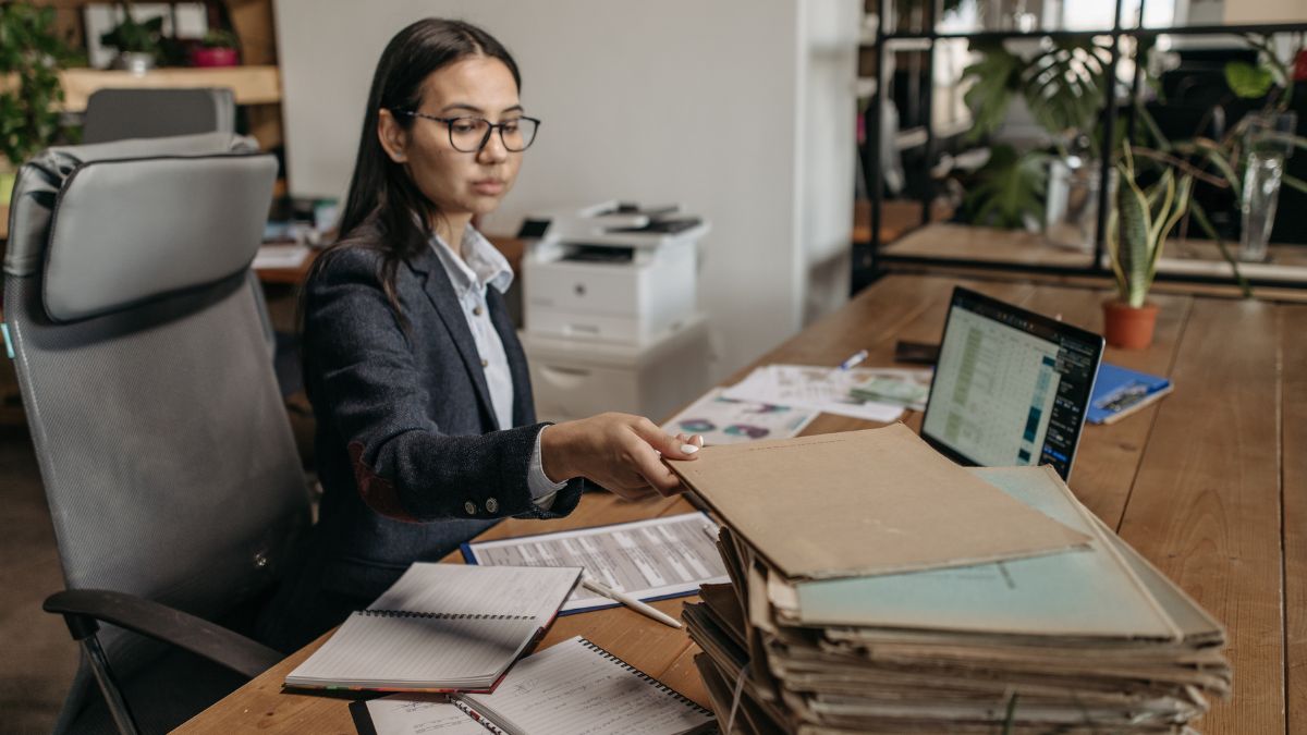 Accéder à un poste de cadre sans diplôme de master : quelles options ?