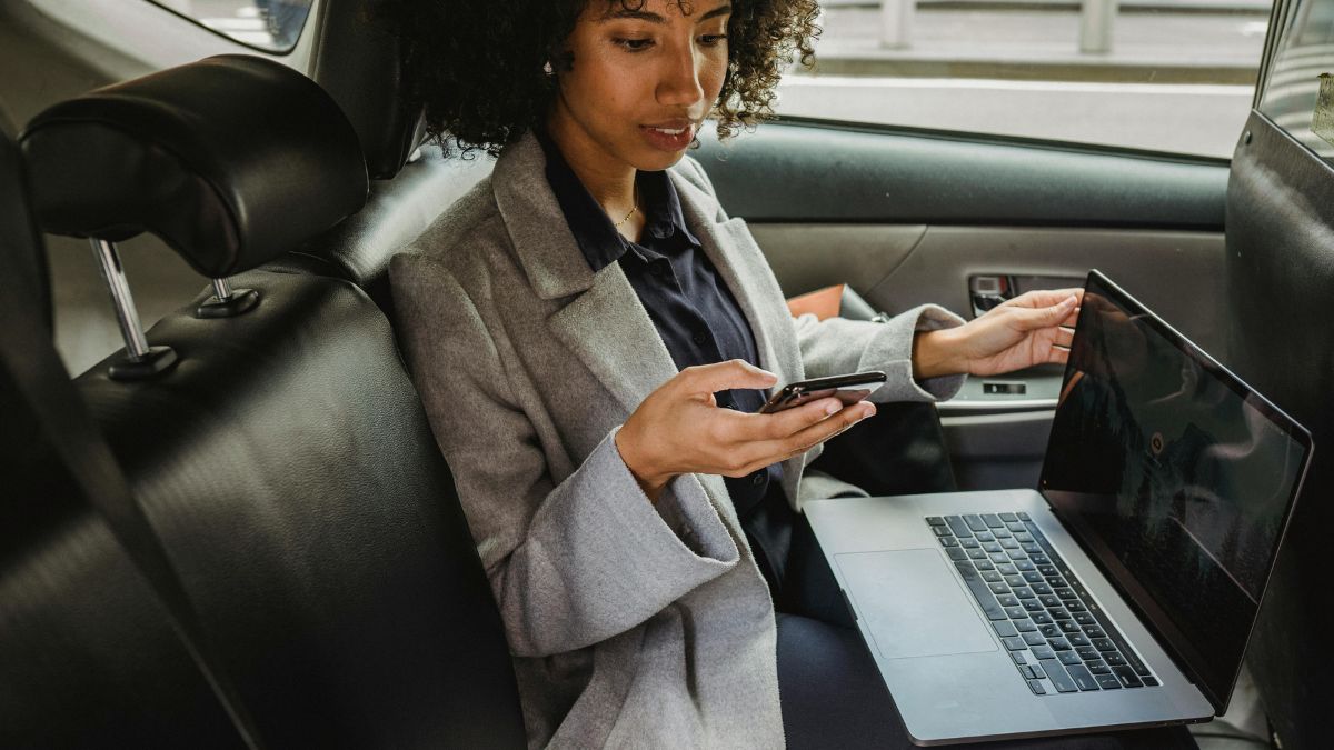 Votre employeur a-t-il le droit de surveiller votre téléphone professionnel ?