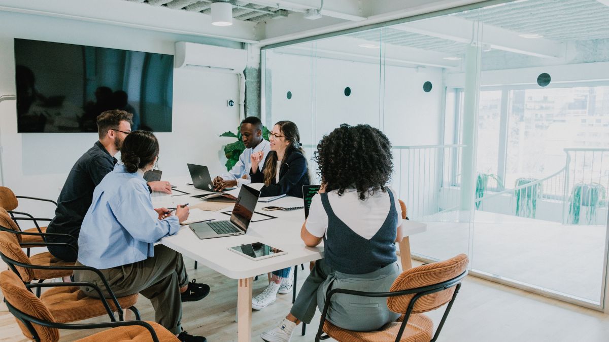 Qu’est-ce que le flex office et pourquoi les entreprises l’adoptent ?