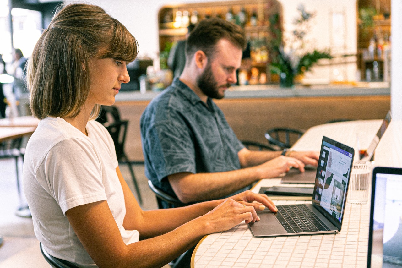 Création d&rsquo;entreprise : peut-on être salarié et devenir auto / micro entrepreneur ?