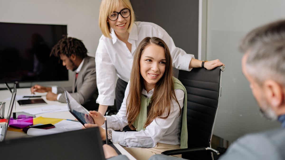 Jusqu’où les entreprises peuvent-elles analyser le comportement des salariés avec l’IA ?
