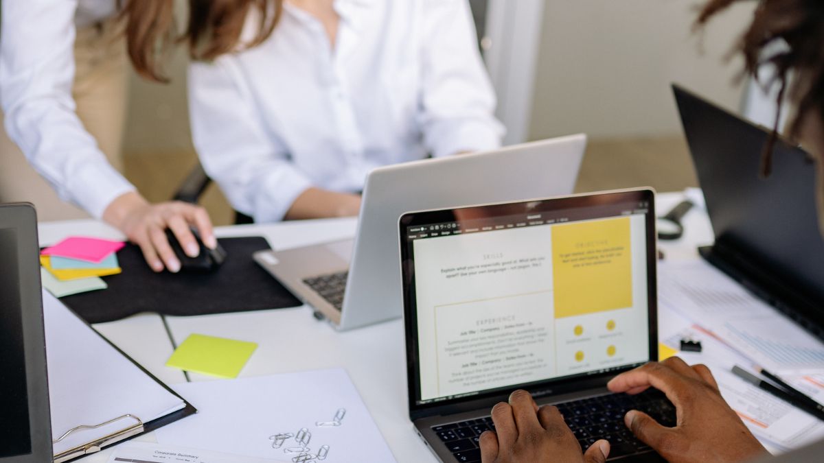 Construire un vivier de talents sans recruter immédiatement : bonne ou mauvaise stratégie ?