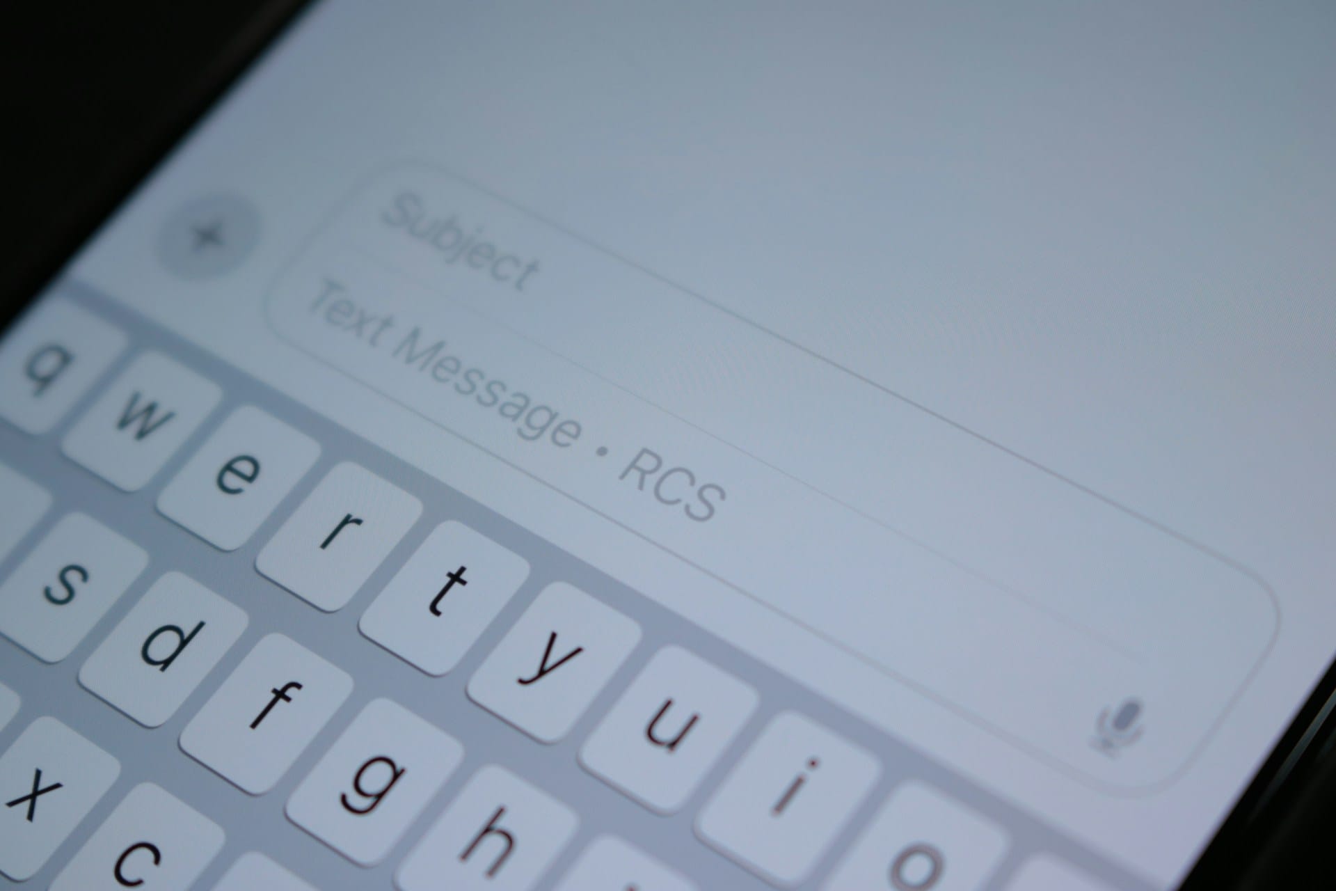 Don par message RCS en France : une nouvelle ère pour la générosité numérique