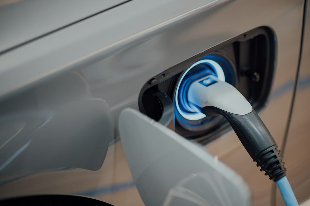 Véhicules électriques en France : un réseau de recharge en pleine expansion malgré des défis persistants