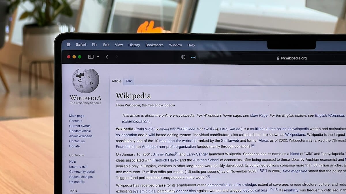 Halupédia : l&rsquo;encyclopédie générée par IA qui réinvente la fiction