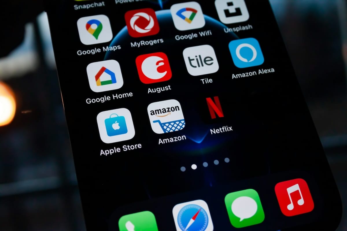 Nouveaux entrepôts d&rsquo;Amazon en France : 3 000 CDI sans diplôme requis