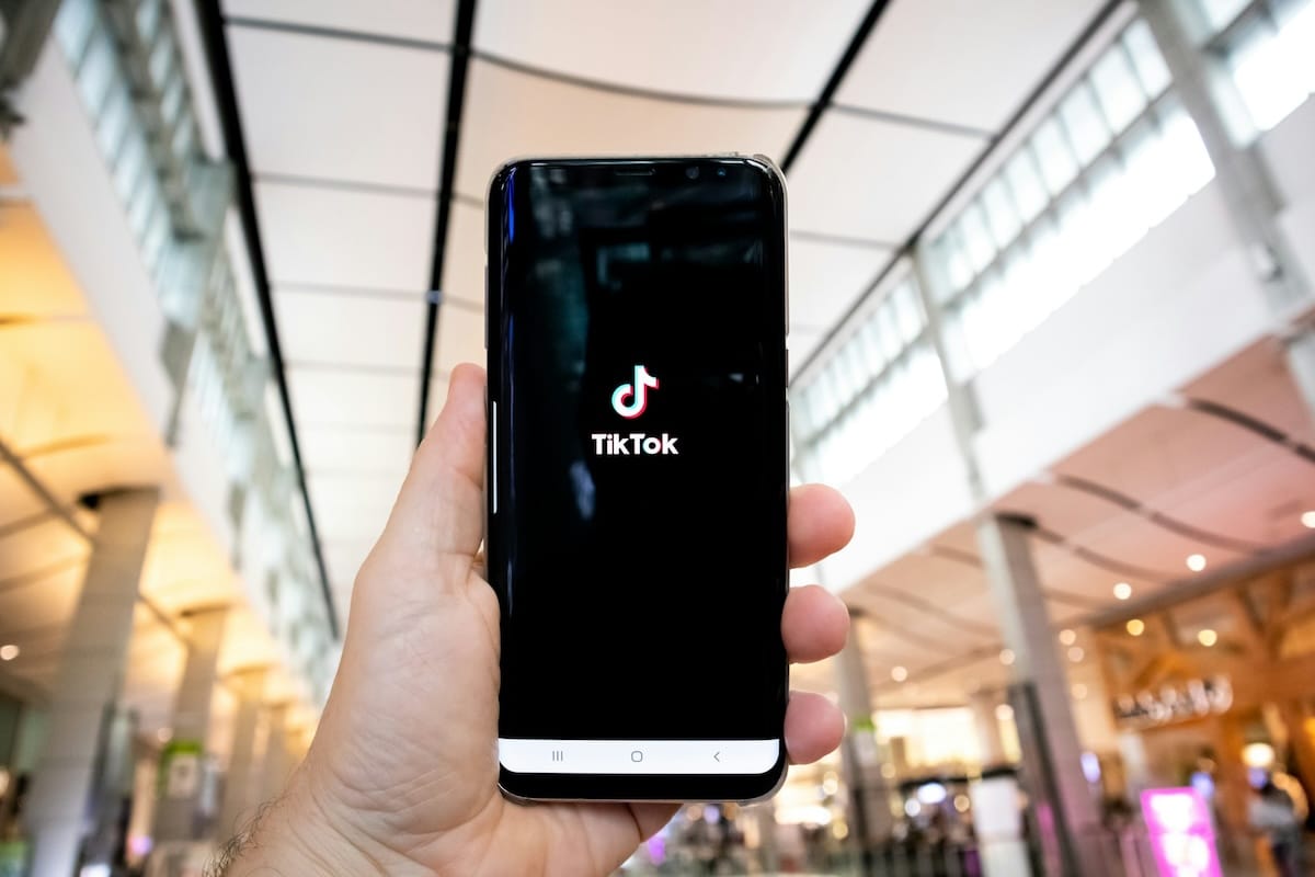 TikTok face aux exigences de l&rsquo;UE pour protéger les comptes mineurs
