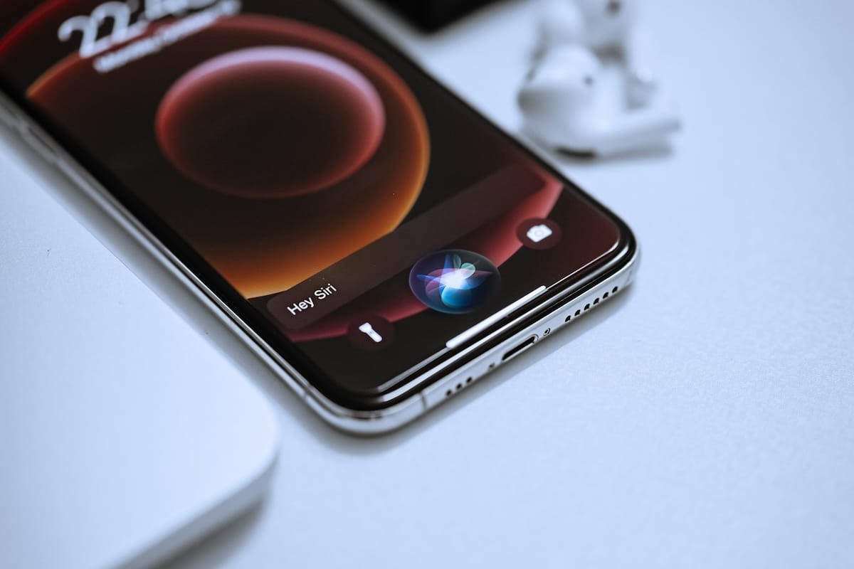Indemnisation des propriétaires d&rsquo;iPhone : le retard de Siri AI et ses conséquences