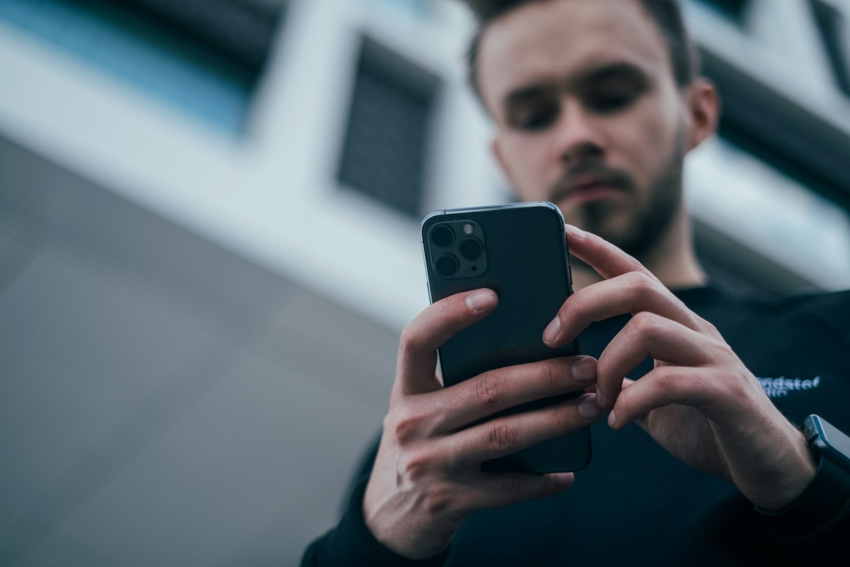 Impact de l&rsquo;intelligence artificielle sur le chômage des jeunes dans le monde