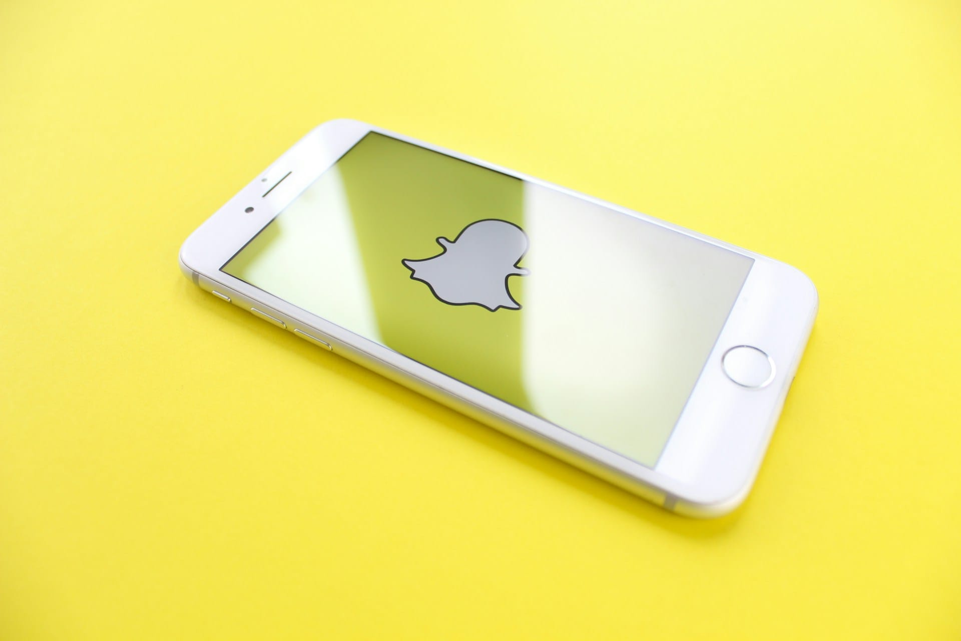Pourquoi Snapchat ne récompense plus les vidéos générées par IA sur Spotlight ?